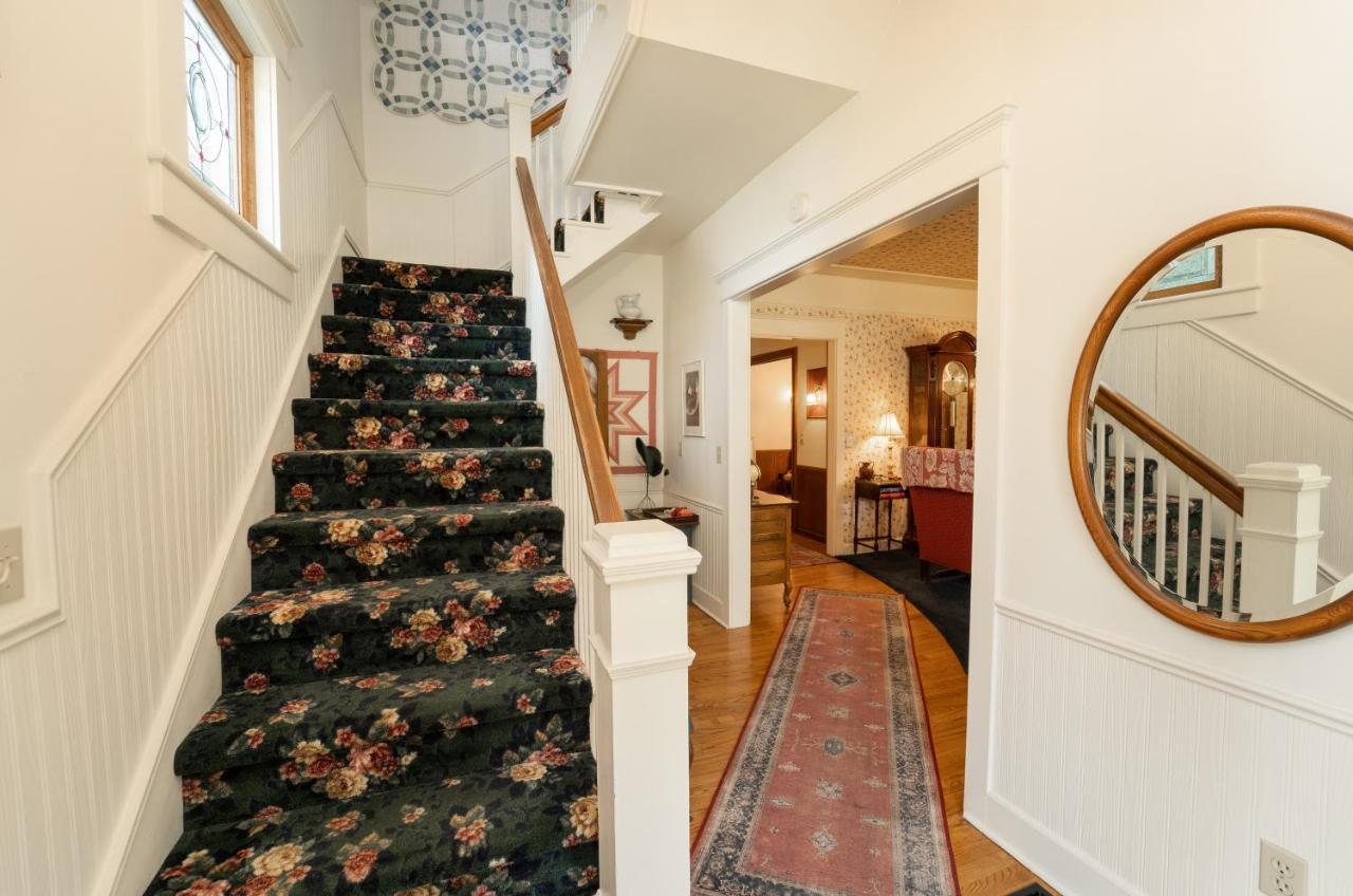 Yelton Manor Bed And Breakfast South Haven Exterior foto